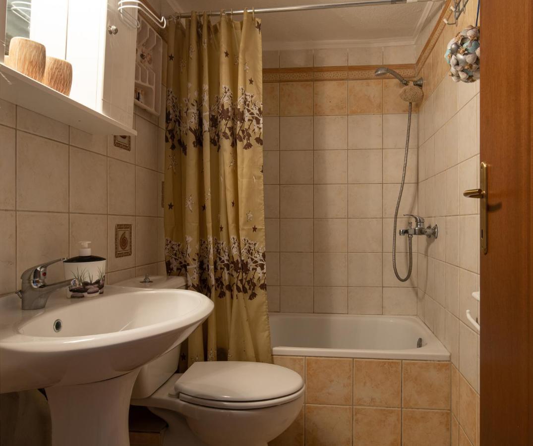 Antique Apartment Afytos Bagian luar foto