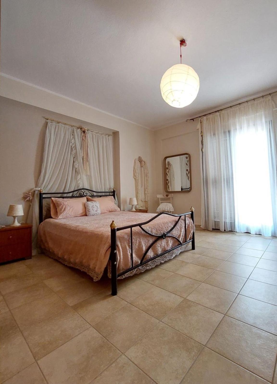 Antique Apartment Afytos Bagian luar foto