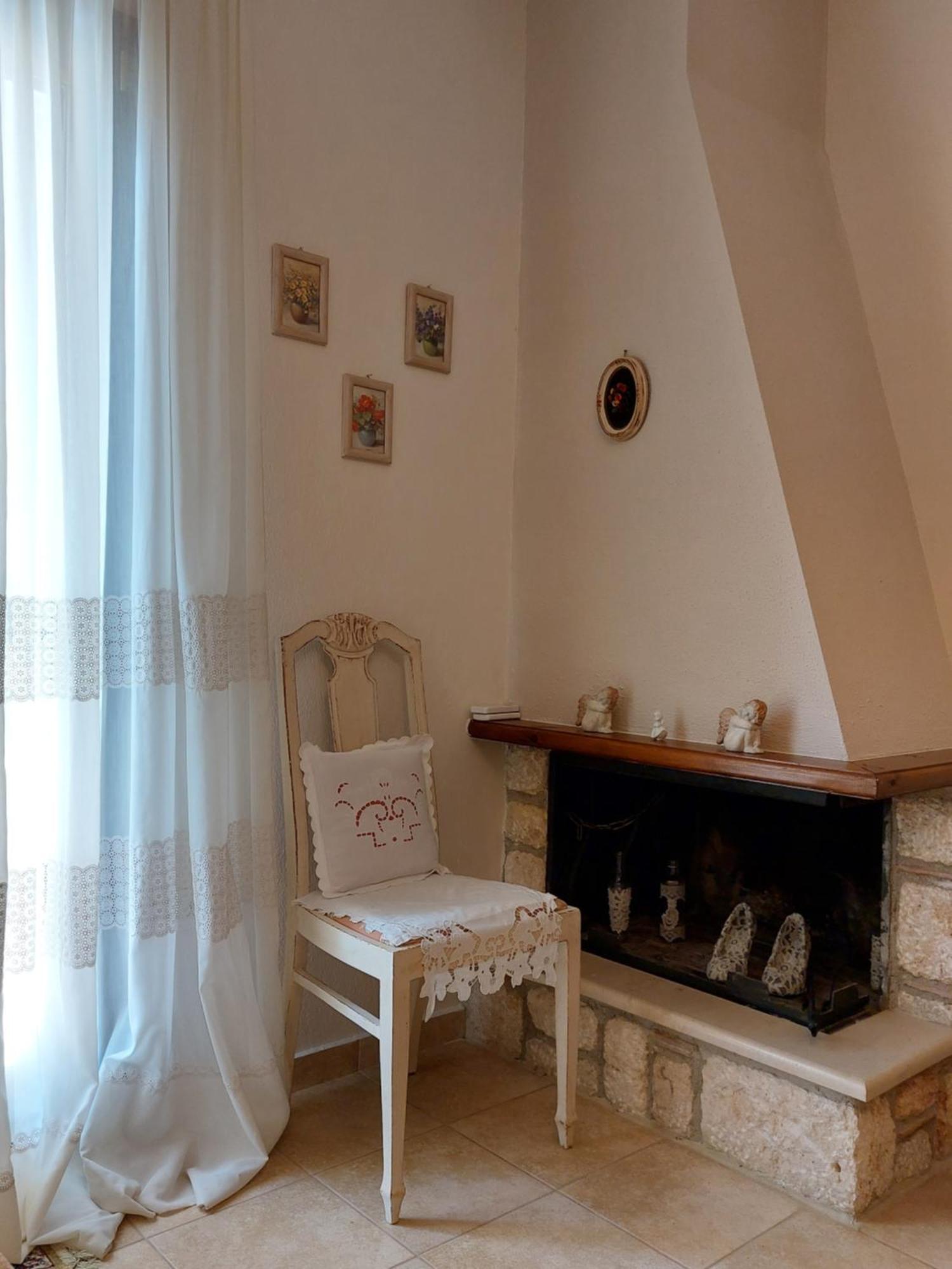 Antique Apartment Afytos Bagian luar foto
